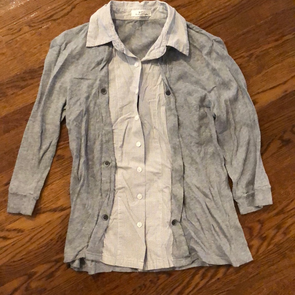 Super cute shirt. Looks like two shirts in one.